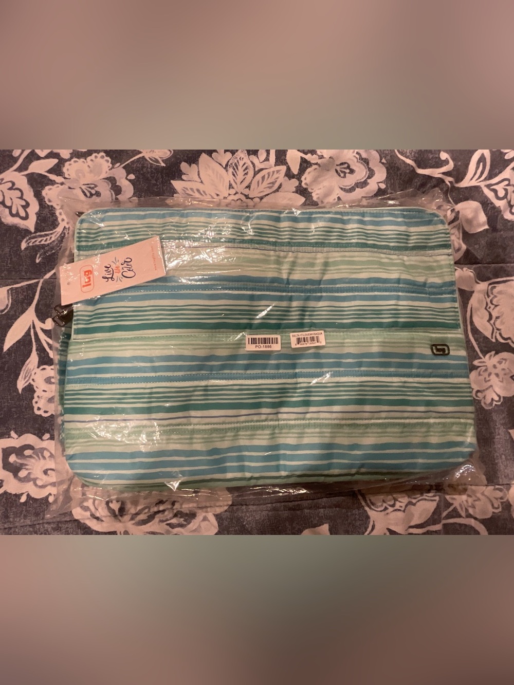 Lug Delta 17” Laptop Case, Love Waves Aqua - Picture 5 of 6